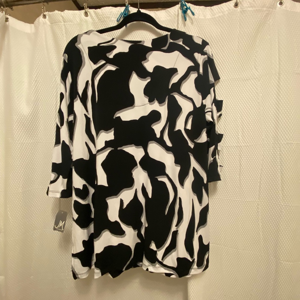 JM Collection Black and White Abstract Top